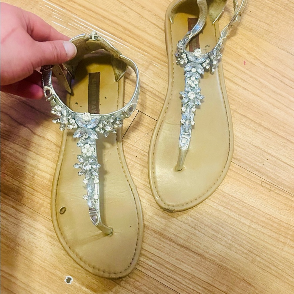 UNIONBAY Silver bedazzled thong Sandals sz7